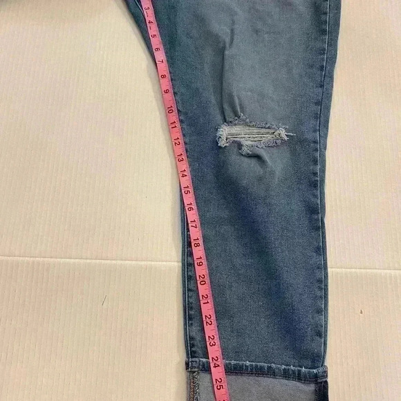 Levi’s Women’s Boyfriend Crop High Rise Distressed Denizen NEW size 20 - Picture 6 of 14